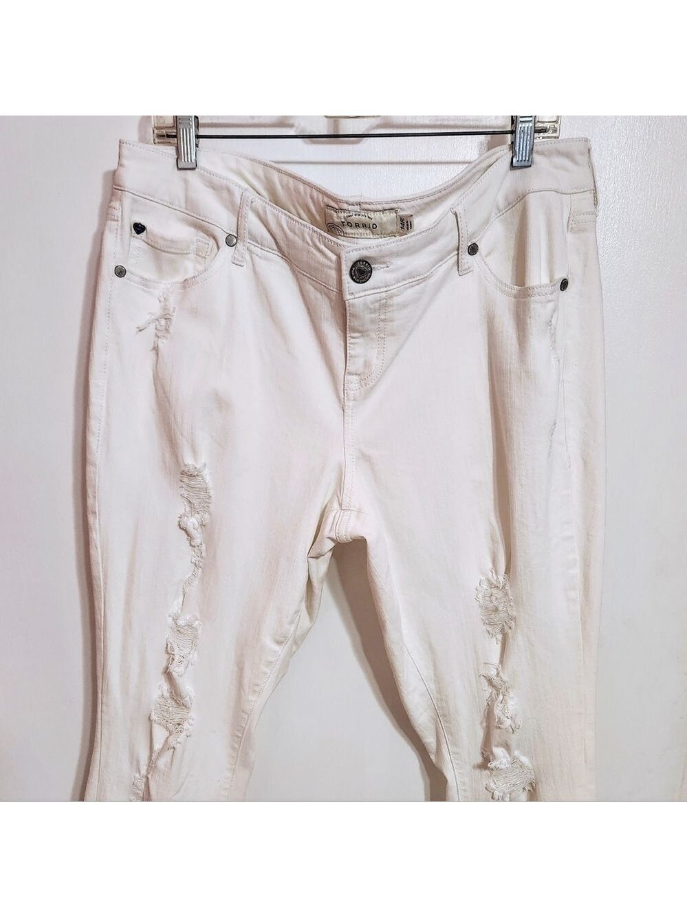 Torrid White Ripped Distressed Mid Rise Stretch Denim Jeans 14 Regular - Picture 3 of 10